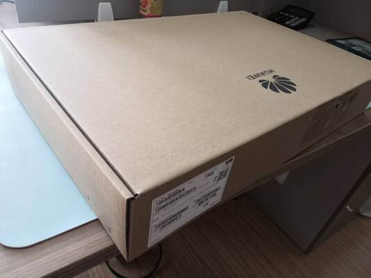 Huawei S5735-L スイッチ 12 x 10/100/1000Base-T ポート 4 x GE SFP ポートと PoE+ 企業ネットワーク