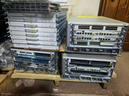2x10G/IG サービス エッジ ライン カード（BRAS）構成を備えた Cisco ASR-9904 ルータ