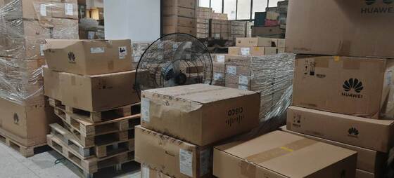 CE9866-128DQ、Huawei CE9800 スイッチ、128x400GE QSFP112/2x10GE SFP+/ファンおよびPSUなし