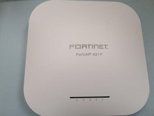 FAP-431F-E FortiAP-431F 室内無線 FortiAP - Tri ラジオ (2x 802.11 a/b/g/n/ac/ax, 4x4 MIMO と 1x 802.11 a/b/g/n/ac 波 2, 2x2 MU-MIMO),内部アンテナ, 1x 100/1000/2500 ベース-T RJ45,1×10/10