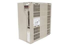 安川電機 SGDM-50ADA Sigma-II サーボドライブ (5kW、三相 200-230V、32.8A)