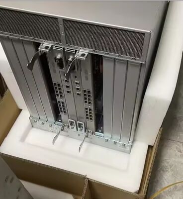 Brocade BR-DCX8518-B-0001 DCX 8510-8 SAN バックボーン ディレクター スイッチ、10.2Tbps、16G FC、エンタープライズ バンドル