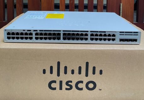 C1300-48FP-4G Layer 3 マネージド PoE スイッチ, 48×10/100/1000 PoE+ ポート, 4×1G SFP アップリンク, 740W PoE 予算